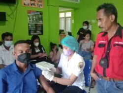 Vaksinasi Kembali di Berikan Puskesmas Batakte Kepada LBH Surya NTT