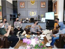 Cak Yusep Dampingi Ojol Perempuan Bertemu Staf Kepresidenan Saat Terima Surat Kelengkapan Motor