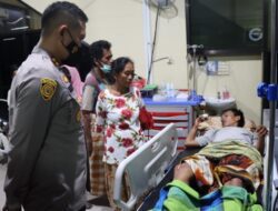 Kapolres Bondowoso Menjenguk Para Korban Maut di Gunung Anyar, dan Mengatakan Bahwasanya 5 Orang Telah Meninggal