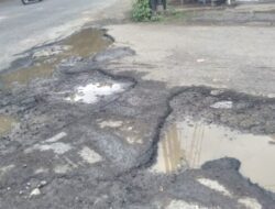 Sering Terjadi Hujan Deras, Mengakibatkan Sepanjang Jalan Lingkar Rusak