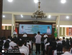 Bupati KH. Salwa Arifin Serahkan SK Calon Pegawai Negeri Sipil di Lingkup Kabupaten Bondowoso.