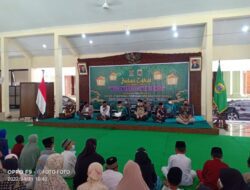 Secara Simbolis Bupati dan Wakil Bupati Bondowoso Serahkan Santunan Anak Yatim