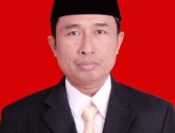 Cakades Angsanah Nomer Urut 3 Muhammad Hari Menyampaikan Visi Misi Dibalai Desa Angsanah Dengan Sopan dan Baik