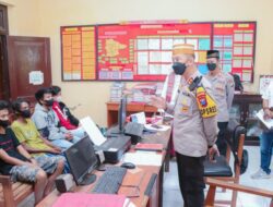 AKBP Andi Sinjaya Beri Edukasi Kepada Kelompok Remaja Yang di Amankan Akibat Main Petasan, Didampingi Orang Tua dan Kades