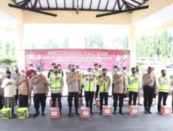 Aktif Bantu Tugas Polri, AKBP Andi Sinjaya Beri Tali Asih Tokoh Agama dan Supeltas di Situbondo