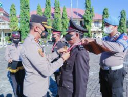 AKBP Andi Sinjaya Lepas Empat Personel Polres Situbondo Yang Purna Bhakti