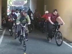 Peringati Hari Lingkungan, Satpol PP Bondowoso Gelar Gowes Toh Cah Manis.