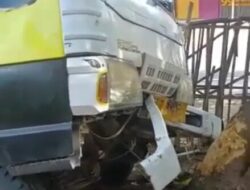 Dump Truk Tambang Hantam Pohon di Desa Kotakan, Warga Meminta APH Menindak Tegas Aktivitas Tambang.