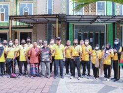 Peringati Hari Bhayangkara, AKBP Andi Sinjaya Bersama Personel Polres Situbondo Bersihkan Tempat Ibadah