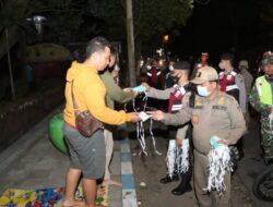Polres Kediri Patroli Skala Besar Berbagi Masker Cegah Penyebaran Covid-19