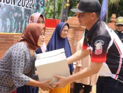 Polres Pacitan Berbagi Bansos di Pacitan Adventure Tourism 2022