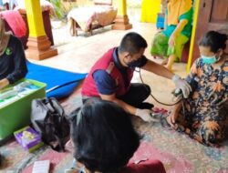 Polres Trenggalek Terjunkan Tim Medis Untuk Cek Kesehatan Korban Banjir