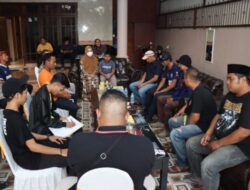 Turut Belasungkawa, Polres Malang Bersama Aremania Kunjungi Rumah Duka Aipda Anumerta Andik Purwanto