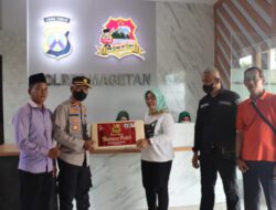 Si Humas Polres Magetan Gandeng Awak Media Salurkan Bantuan Sosial Untuk Korban Bencana Alam