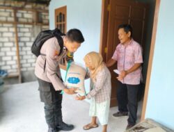 Polisi Peduli, Polres Lamongan Salurkan Ratusan Paket Sembako untuk Warga