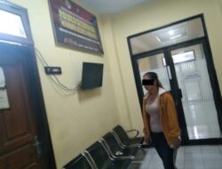 Korban Penganiayaan Suami Sirri Datangi Mapolres Situbondo Untuk Memberikan Keterangan