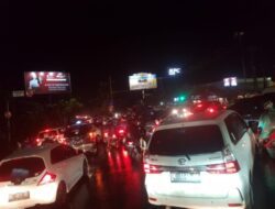 Tiga Jam Diguyur Hujan, Simpang Jimbaran Macet dan Kendaraan Tidak Bisa Putar Balik 