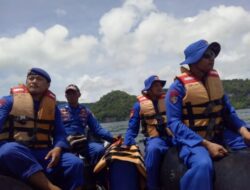 Tanggap Bencana, Polres Jember Lakukan Mitigasi Banjir Rob