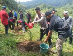 Sinergitas Polres Batu Bersama TNI Gelar Penghijauan