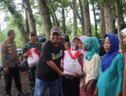 Sinergitas TNI Polri Lumajang, Kapolres Bersama Dandim Salurkan Bantuan Sembako