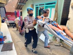 Salut, Polisi bersama TNI dan Relawan di Malang Kompak Bantu Warga Korban Laka Lantas