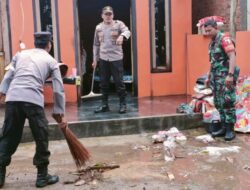 Polisi Bersama Tiga Pilar Bantu Perbaiki Rumah Warga Akibat Angin Kencang
