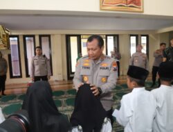 Kapolda Jatim Kunjungi Polres Mojokerto, Berikan Santunan Anak Yatim