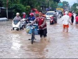 Polres Ponorogo Siagakan Personel 24 Jam Bantu Tangani Banjir