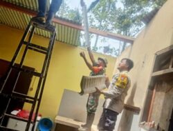 Respon Cepat, Polisi Bersama TNI Bantu Benahi 90 Rumah Rusak Akibat Angin Kencang 