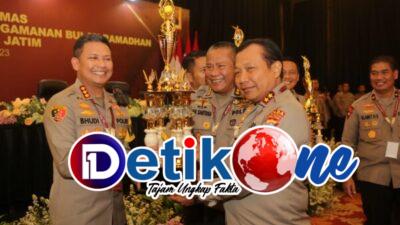 Kapolda Jatim Beri Penghargaan Kepada Kapolres dan Anggota yang Berprestasi