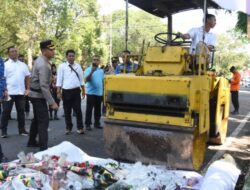 Polres Bondowoso Musnahkan 1.620 Botol Miras Berbagai Jenis