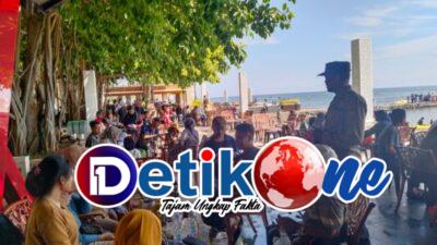 Wisata Pantai Utama Raya Ramai Pengunjung, Polisi Menghimbau Agar Selalu Hati-Hati 
