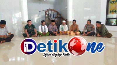 Polsek Besuki Laksanakan Giat Jumat Curhat di Masjid Assyuhada