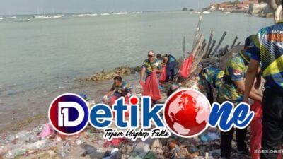 Hari Laut Sedunia 2023, Syahbandar Sapudi Laksanakan Kegiatan Bersih Laut