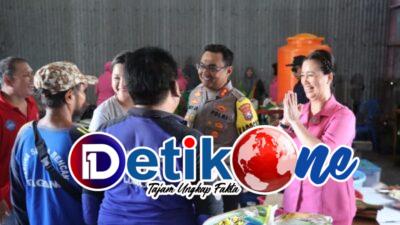 Peduli Sesama, Polres Lumajang Bersama Bhayangkari Salurkan Bantuan Untuk Korban Banjir Semeru