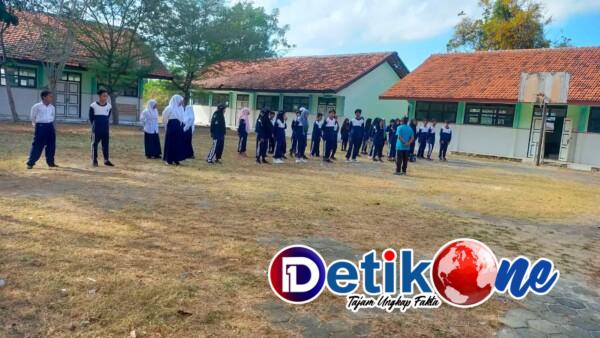 SMPN 2 Raas Adakan Macam Lomba