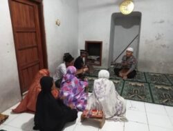 Disela Tugas, Satlantas Polres Situbondo Mengajarkan Anak-Anak Ngaji