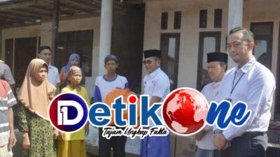 PJ Bupati Bondowoso Serahkan Bantuan Kepada Warga Yang Terdampak Angin Puting Beliung