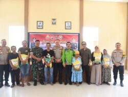 Warga Desa Pancoran Mengikuti Jumat Curhat yang Diadakan Oleh Polres Bondowoso