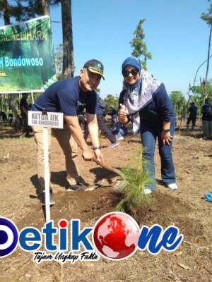 Semangat Srikandi-Srikandi Istri Karyawan Perhutani di Balik Kegiatan Menanam 