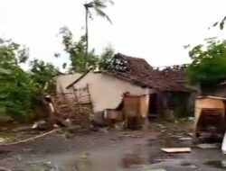 Solidaritas Bhabinkamtibmas dan Koramil Prajekan Bantu Evakuasi Warga Terdampak Angin Puting Beliung