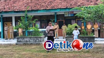 Kapolsek Prenduan Menjadi Inspektur Upacara di SMPN 1 Pragaan