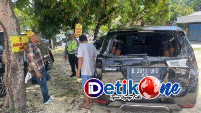 Sopir Bus Kurang Fokus, Tabrak Innova Hingga Kecelakaan Beruntun di Jimbaran