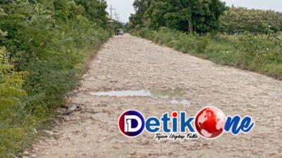 Jalan Rusak Parah, Pemkab Sumenep Tutup Mata