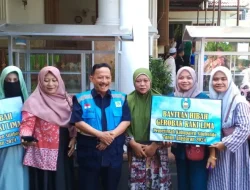 Pemkab Situbondo Salurkan Bantuan Gerobak Kaki Lima dan Perkuat Perlawanan Terhadap Rokok Ilegal