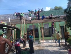 Kekompakan Aparat Desa Prambanan Selesaikan Rehab Kantor Koramil Sapudi