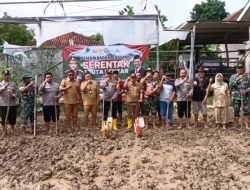 Kapolsek Saronggi Bersama Forkopimcam Hadiri Penanaman Jagung Serentak 1 Juta Hektar di Desa Juluk