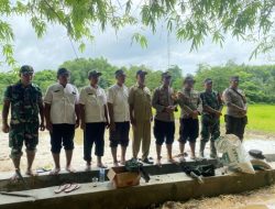Sinergitas Polsek Sapudi dan Koramil 0827/20 Sapudi Dukung Program Ketahanan Pangan di Desa Gayam