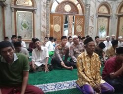 Polres Sumenep Bersama Polsek Saronggi Gelar Safari Sholat Tarawih di Masjid Baiturrahman Desa Nambakor