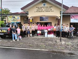 Bulan Penuh Berkah, Polsek Jangkar Bagikan 500 Takjil Kepada Masyarakat